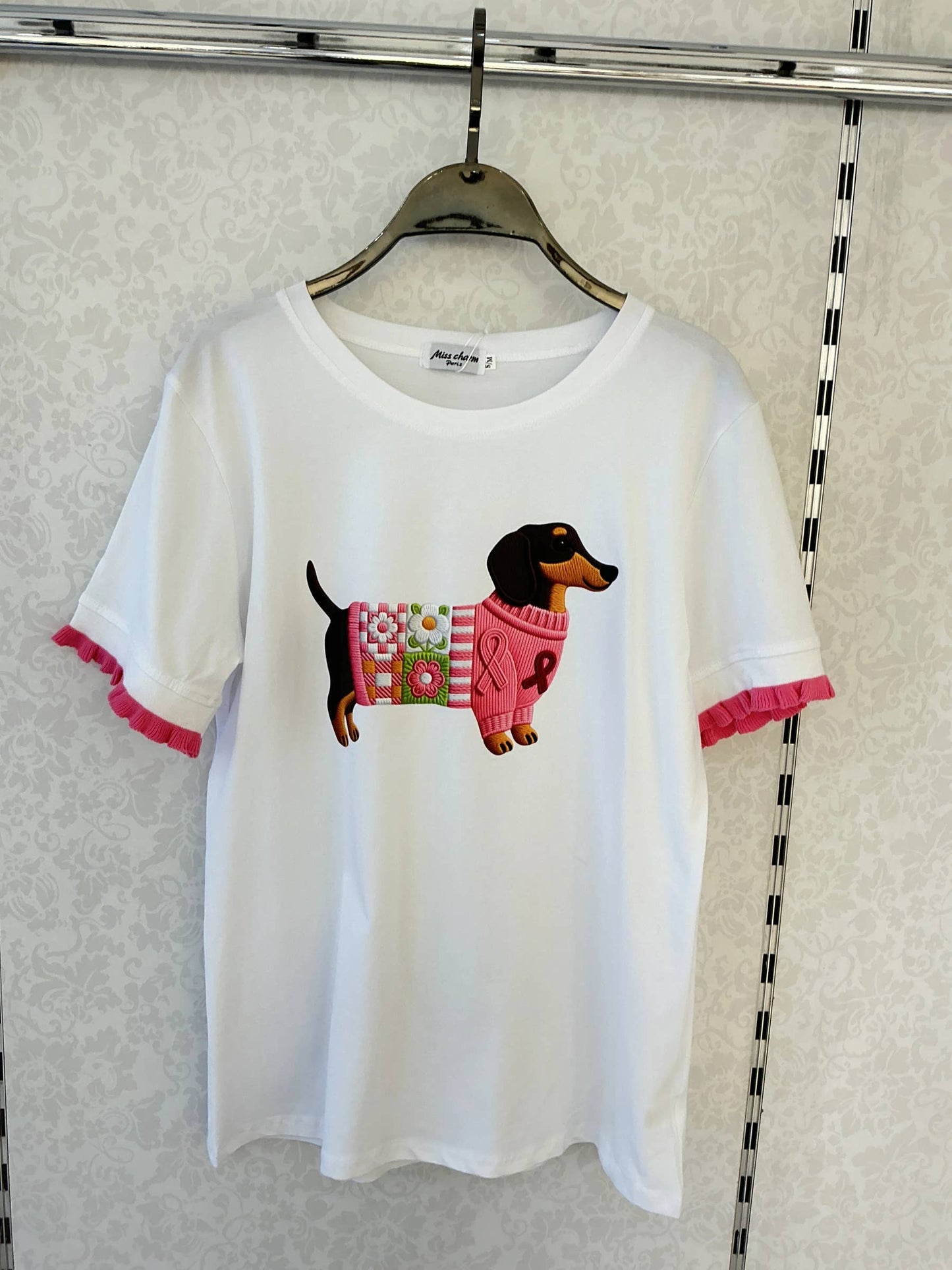 Weißes T-Shirt mit Rüschen – Dackel im Pullover: Blau