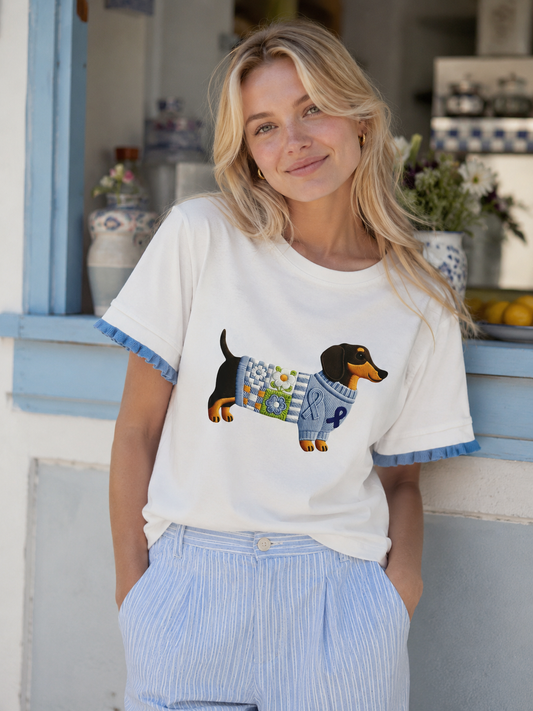 Weißes T-Shirt mit Rüschen – Dackel im Pullover: Blau