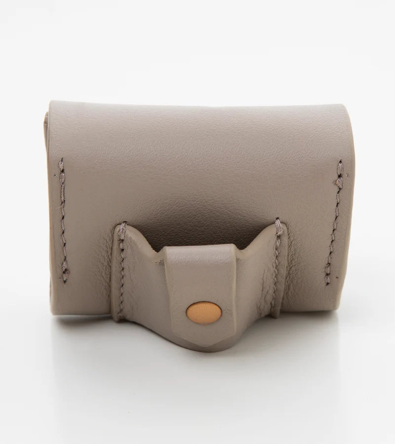 Martin Kotbeutelhalter aus Nappaleder - Taupe
