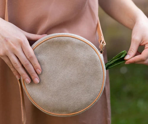 Mini Margaret – Runde Handtasche aus Canvas