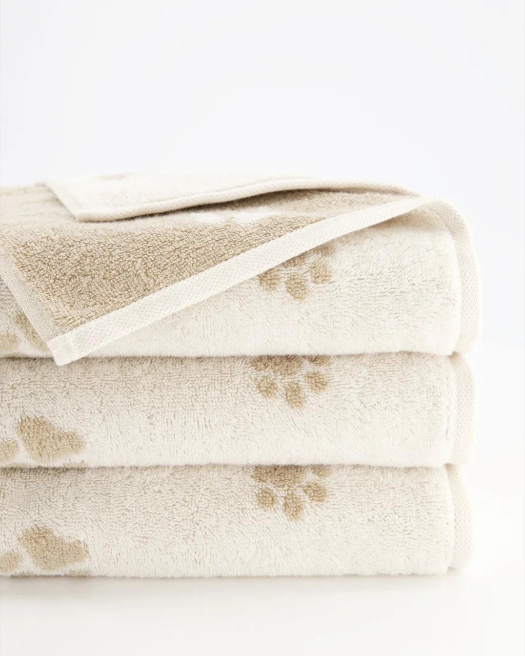 Handtuch mit Pfoten Motiv Natur/Beige