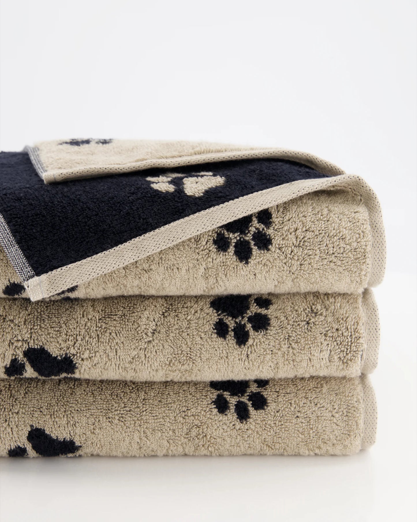 Handtuch mit Pfoten Motiv Schwarz/Beige
