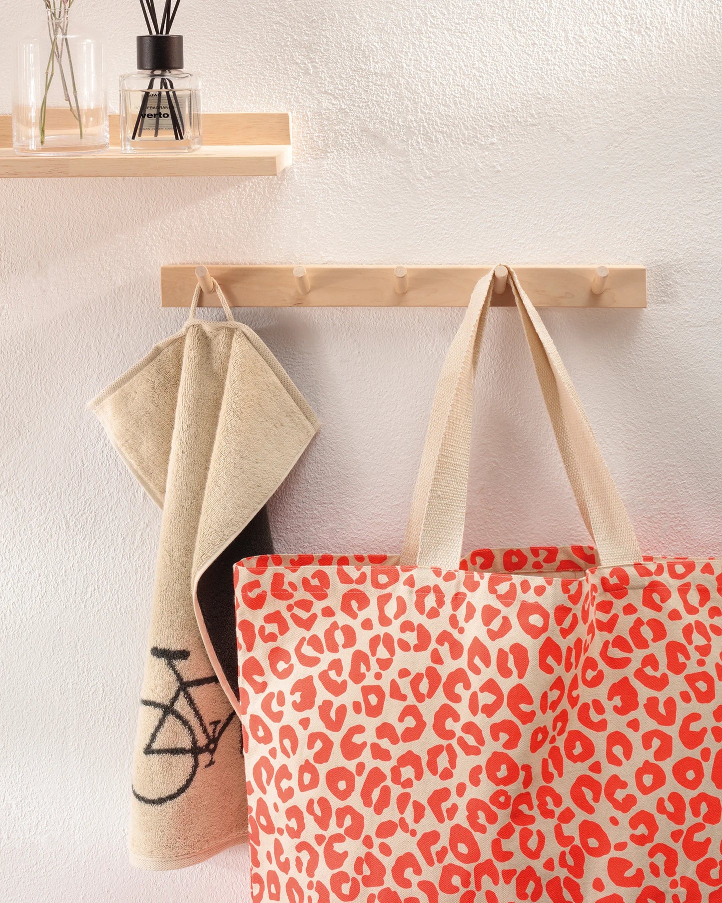 Tasche mit Leo Motiv in Neon-Pink/Beige