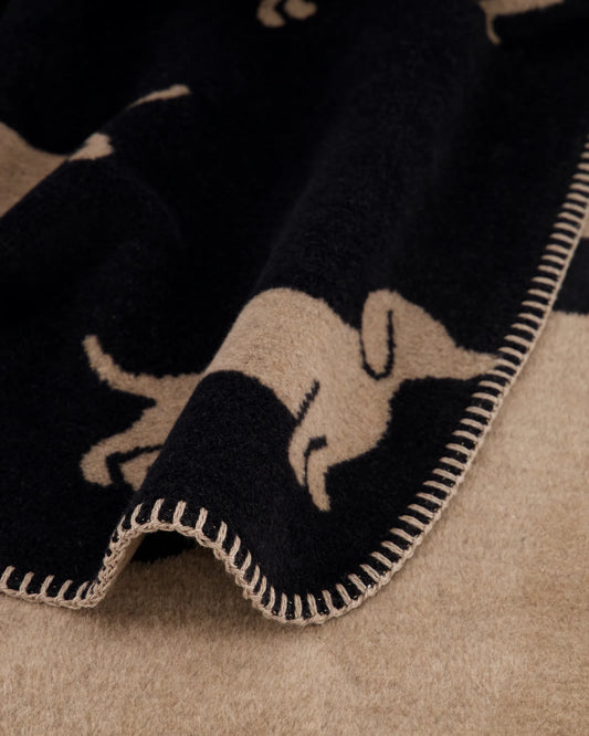 Wohndecke mit Hunde Motiv in Schwarz/Beige