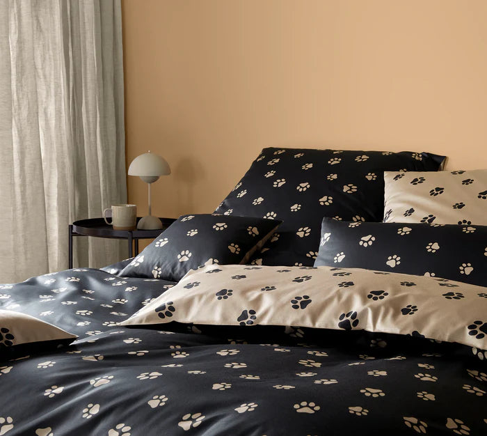 Bettwäsche mit Pfoten Motiv in Schwarz/Beige